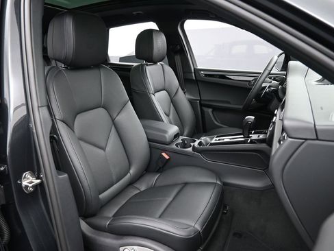 New 2026 Porsche Macan image 30