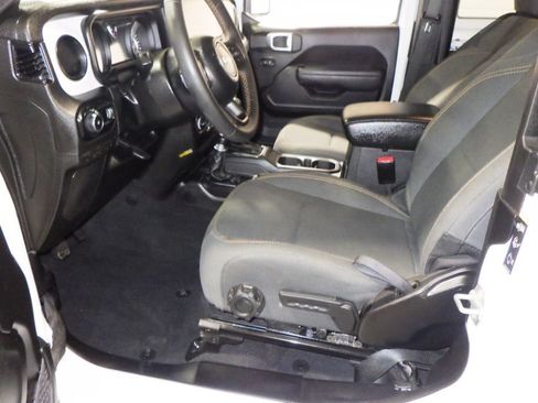 Used 2024 Jeep Wrangler Sport AWD/4WD image 8