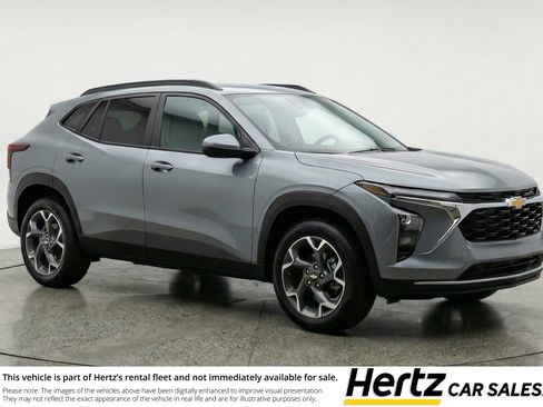 Used 2025 Chevrolet Trax LT FWD image 1