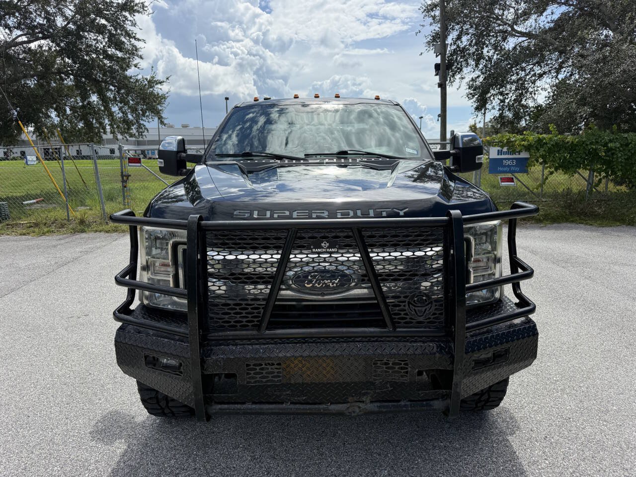 Used 2017 Ford F250 XLT w/ XLT Premium Package AWD/4WD image 4