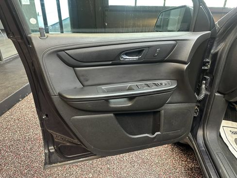 Used 2016 Chevrolet Traverse LT w/ Style and Technology Package FWD image 10