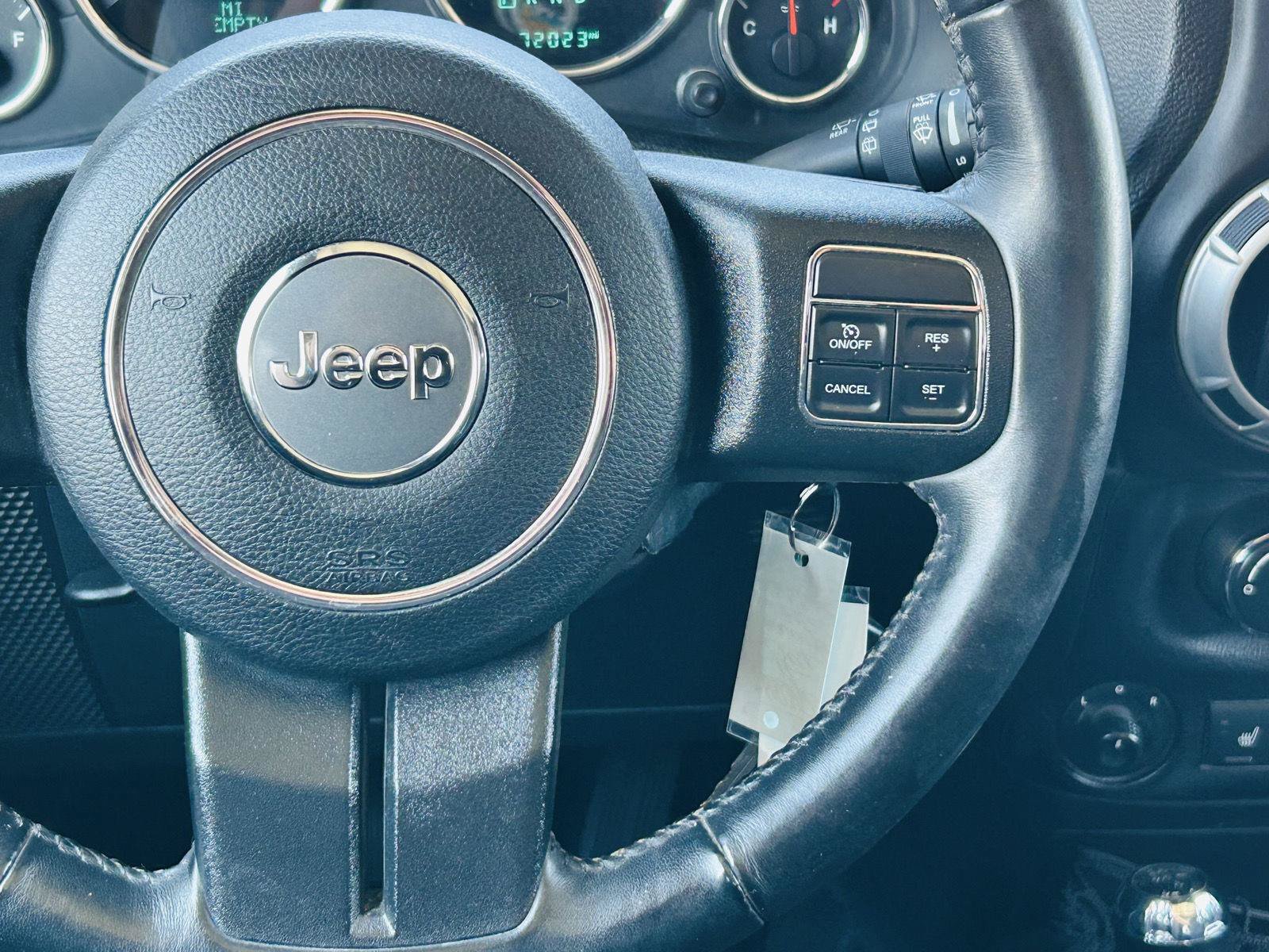 Used 2017 Jeep Wrangler Sahara w/ Connectivity Group AWD/4WD image 9