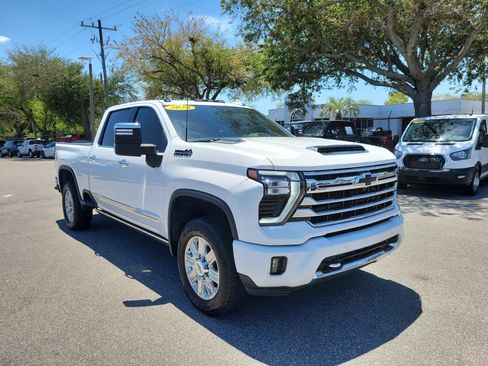Used 2024 Chevrolet Silverado 2500 High Country w/ High Country Premium Package AWD/4WD image 2