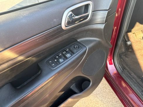 Used 2019 Jeep Grand Cherokee Altitude AWD/4WD image 11