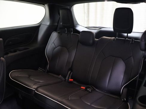 New 2027 Chrysler Pacifica Limited FWD image 11