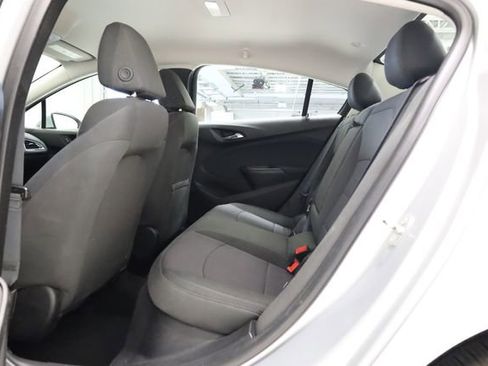 Used 2018 Chevrolet Cruze LT w/ Convenience Package FWD image 22