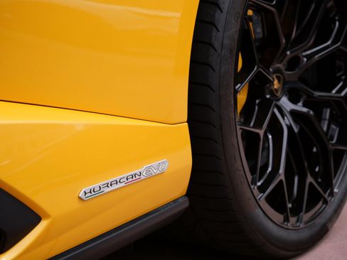 Used 2024 Lamborghini Huracan EVO AWD/4WD image 12