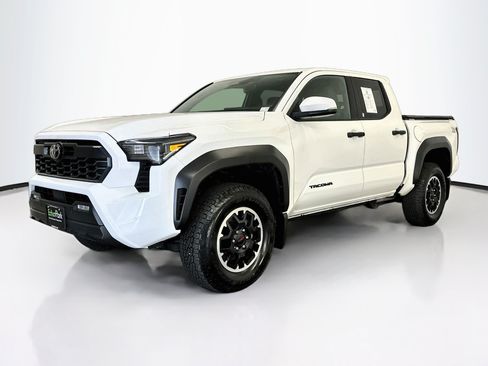 Used 2025 Toyota Tacoma TRD Off-Road w/ TRD Off Road Upgrade Package AWD/4WD image 3
