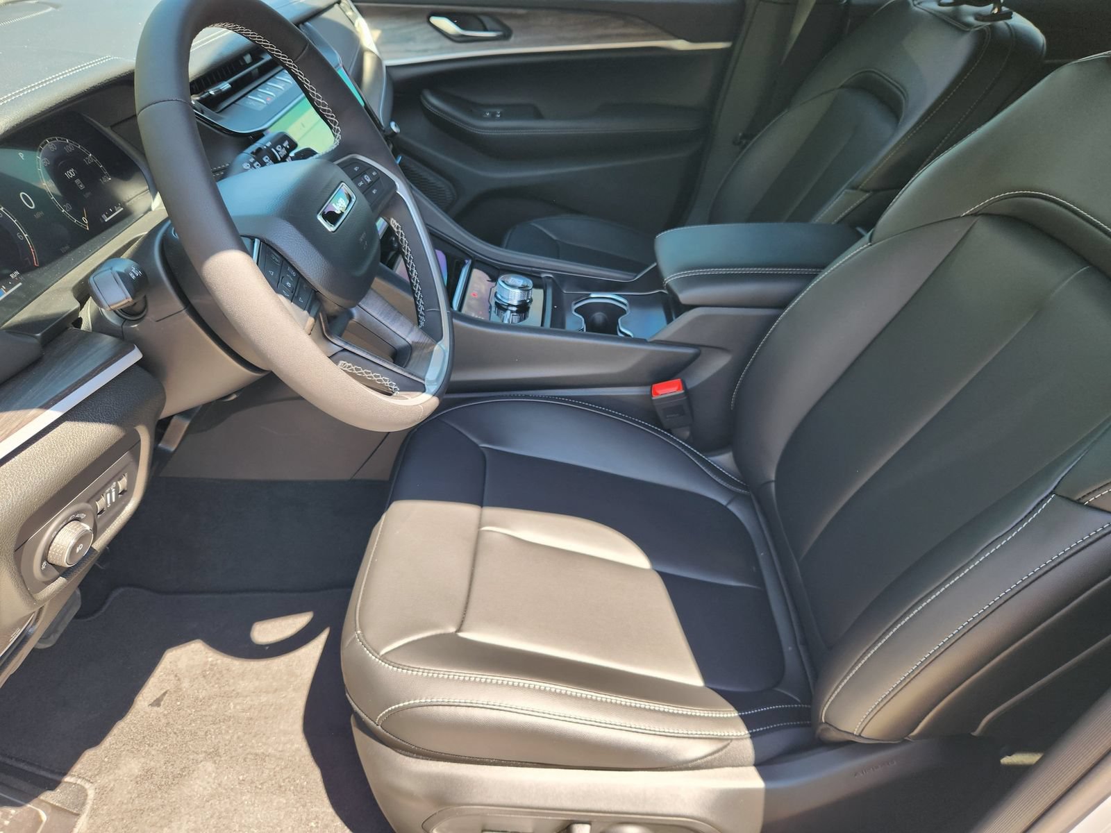 New 2026 Jeep Grand Cherokee Limited AWD/4WD image 16