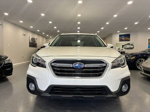 Used 2019 Subaru Outback 2.5i Touring AWD/4WD image 2