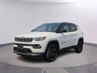 Used 2024 Jeep Compass Latitude w/ Altitude Special Edition AWD/4WD video 1