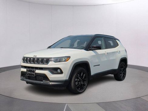 Used 2024 Jeep Compass Latitude w/ Altitude Special Edition AWD/4WD image 1