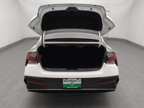 Used 2024 Hyundai Elantra SEL FWD image 29