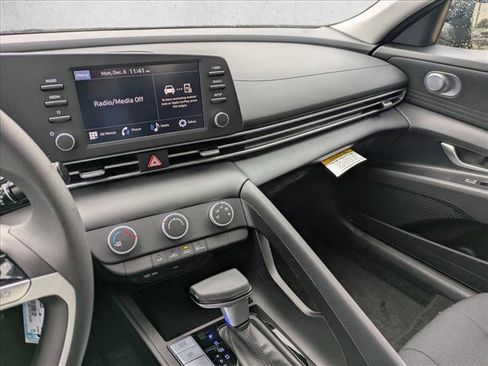 New 2026 Hyundai Elantra SE image 13