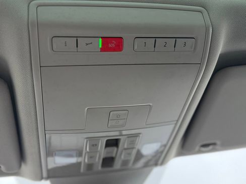 Used 2019 Volkswagen Atlas SEL R-Line image 32