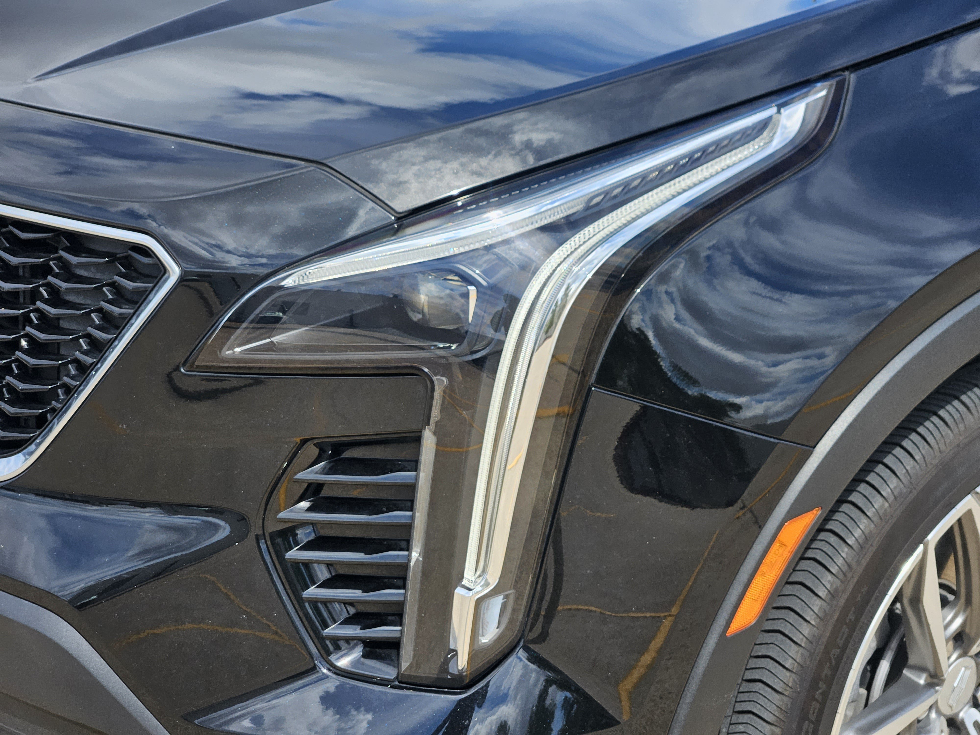 Used 2023 Cadillac XT4 Sport w/ Cold Weather Package FWD image 7