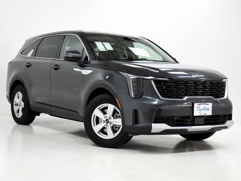 Certified 2024 Kia Sorento LX image 5