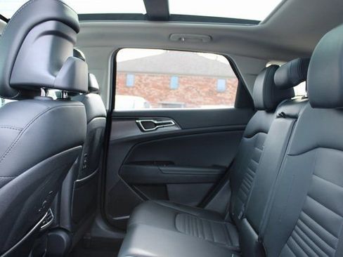 Used 2025 Kia Sportage SX image 35