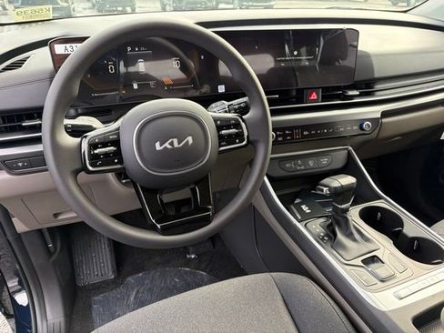 New 2026 Kia Carnival LX FWD image 15