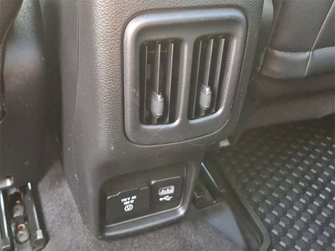 Used 2018 Jeep Compass Latitude w/ Popular Equipment Group image 11