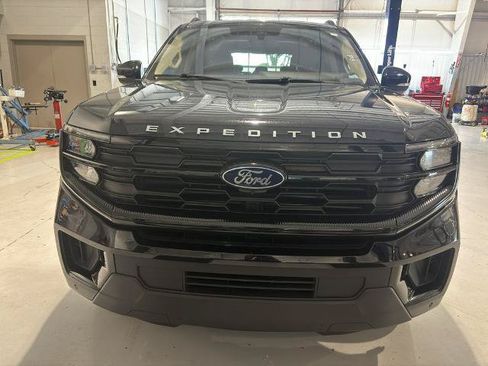Certified 2025 Ford Expedition Active AWD/4WD image 2