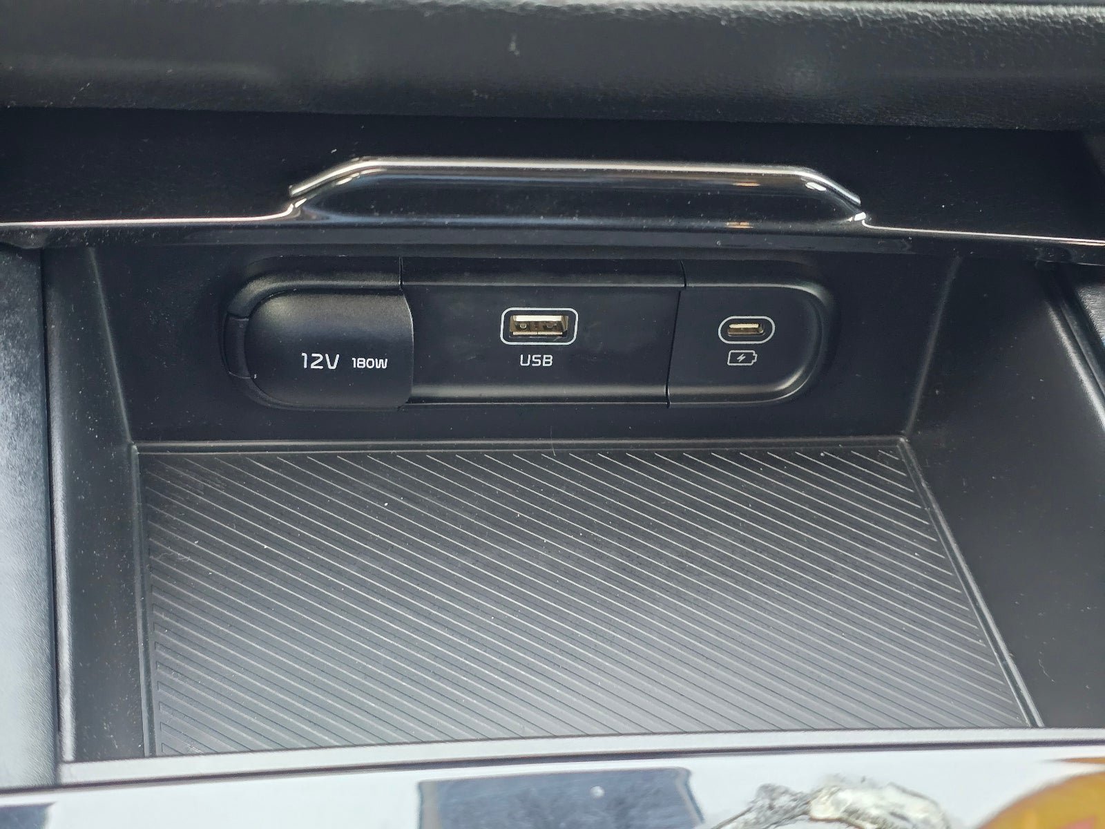 Used 2025 Kia Sportage LX FWD image 19