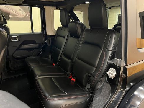 Used 2018 Jeep Wrangler Unlimited Rubicon w/ Steel Bumper Group image 33