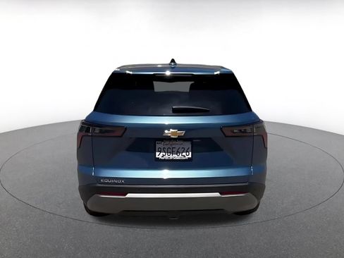Used 2025 Chevrolet Equinox LT FWD image 12