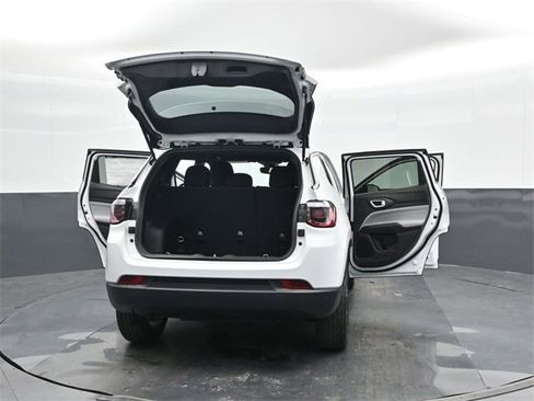 Used 2025 Jeep Compass Sport image 43