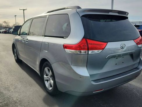 Used 2014 Toyota Sienna LE image 4