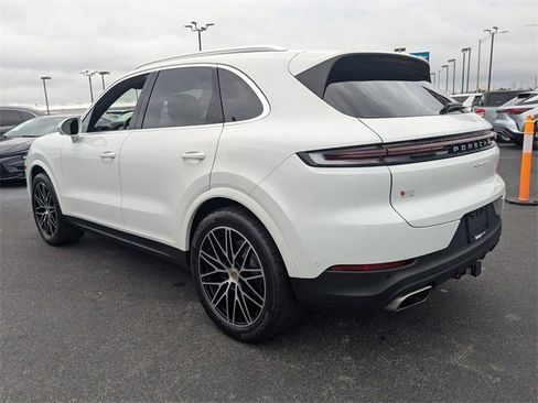 Used 2024 Porsche Cayenne image 6