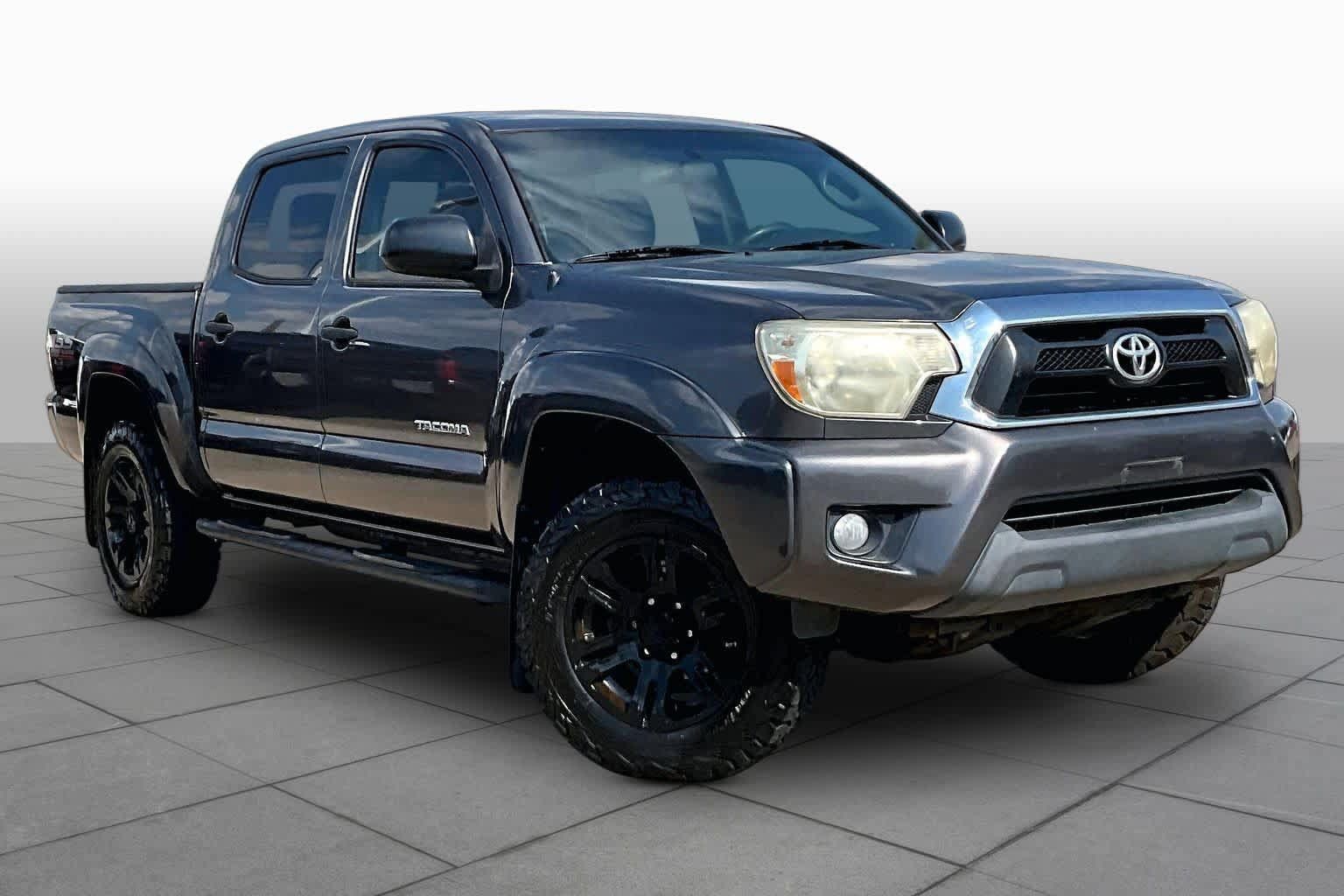 Used 2015 Toyota Tacoma PreRunner w/ SR5 Package RWD image 3