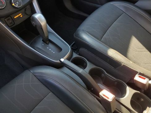 Used 2018 Chevrolet Trax LT w/ LT Convenience Package FWD image 24