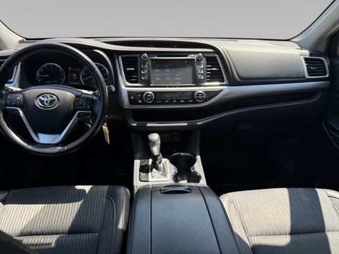 Used 2019 Toyota Highlander Plus AWD/4WD image 21
