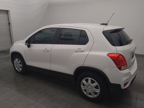 Used 2018 Chevrolet Trax LS FWD image 3