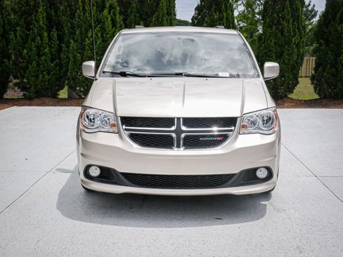 Used 2013 Dodge Grand Caravan Crew w/ Driver Convenience Group FWD image 3