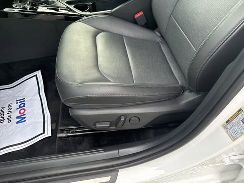Certified 2025 Kia Niro SX Touring FWD image 17