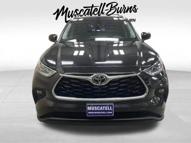 Used 2021 Toyota Highlander Limited AWD/4WD image 2