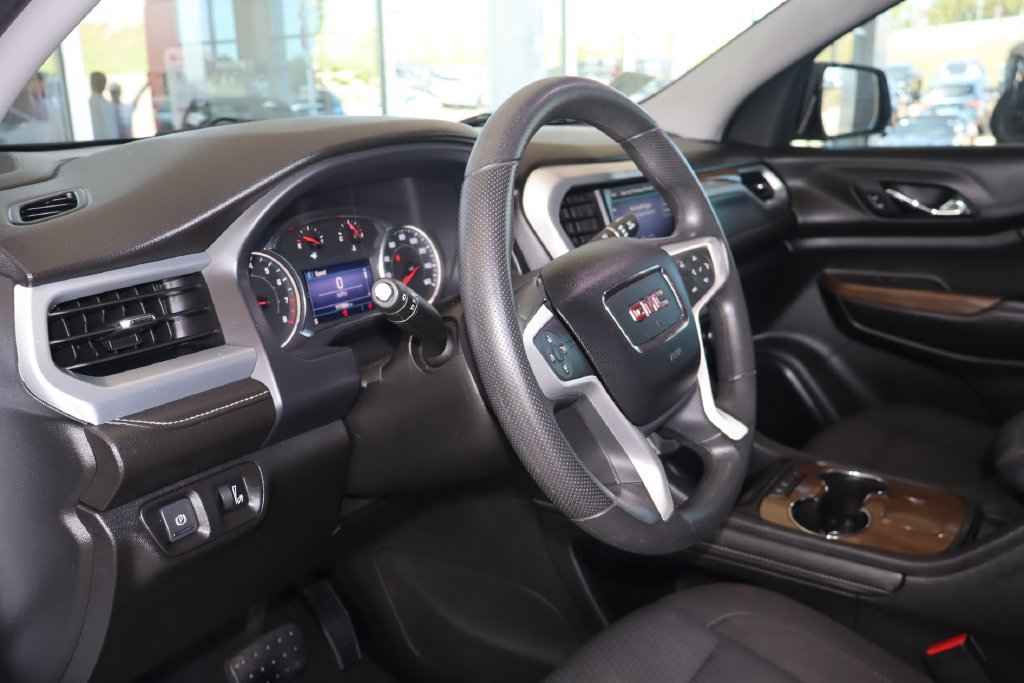 Used 2021 GMC Acadia SLE FWD image 15