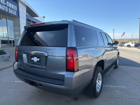 Used 2020 Chevrolet Suburban LT image 3