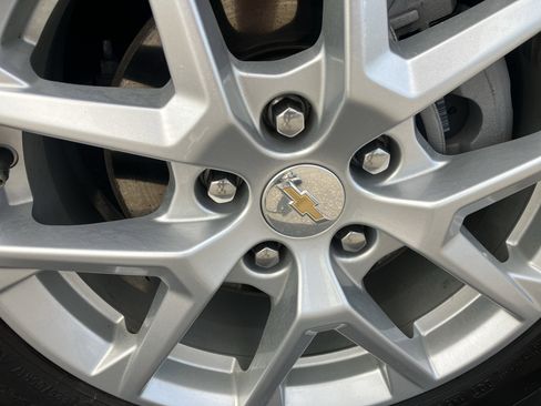 Used 2024 Chevrolet Equinox LT FWD image 14