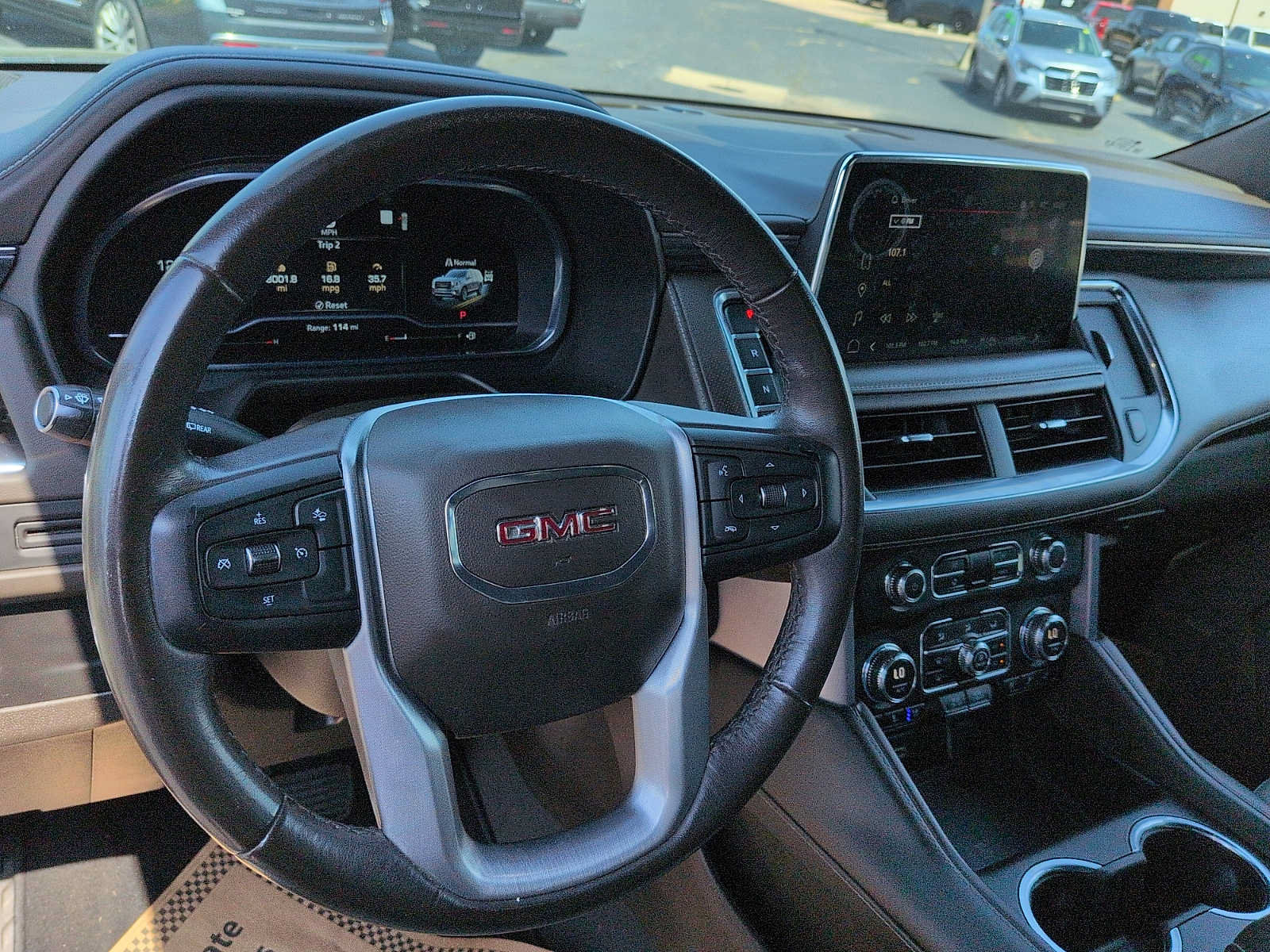 Used 2023 GMC Yukon XL SLT AWD/4WD image 12