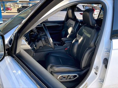 Used 2023 Jeep Grand Cherokee L Overland w/ Advanced Protech Group III image 7