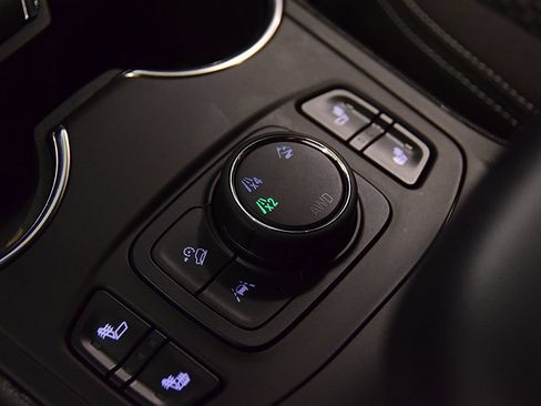 Used 2024 GMC Terrain SLE w/ Driver Convenience Package AWD/4WD image 26