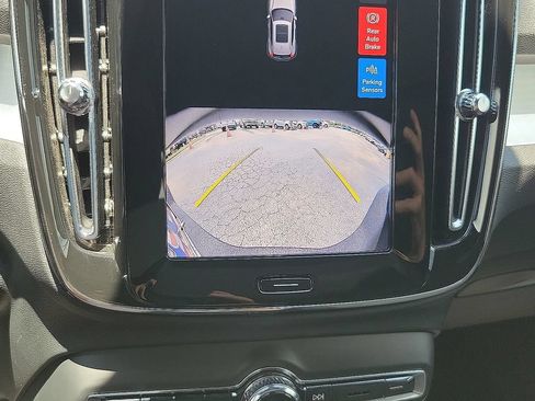 Used 2025 Volvo XC40 B5 Core AWD/4WD image 15