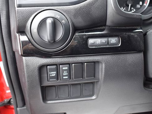 Used 2023 Nissan Titan SV w/ SV Convenience Package image 47