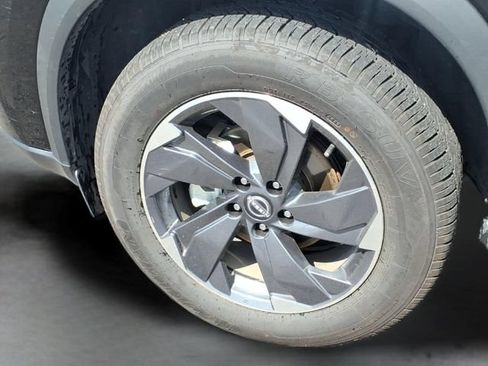 Used 2025 Nissan Rogue SV FWD image 17