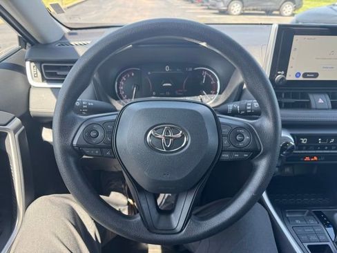 Used 2025 Toyota RAV4 XLE image 16