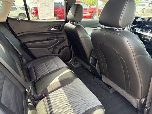 Used 2025 Chevrolet Trax LT FWD image 15