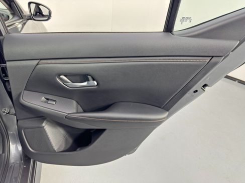 Used 2023 Nissan Sentra SR w/ SR Premium Package FWD image 40